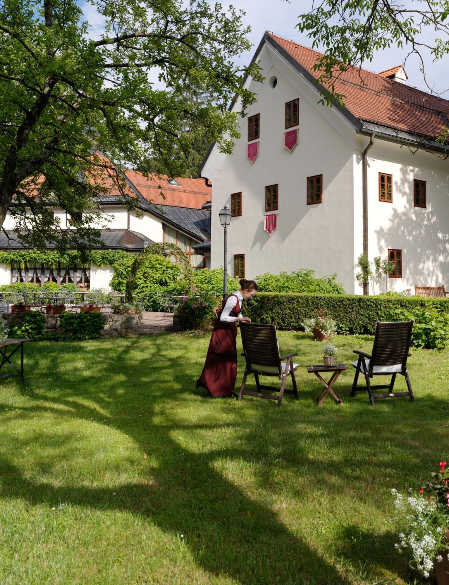 Kendov Dvorec Spodnja Idrija Exterior photo
