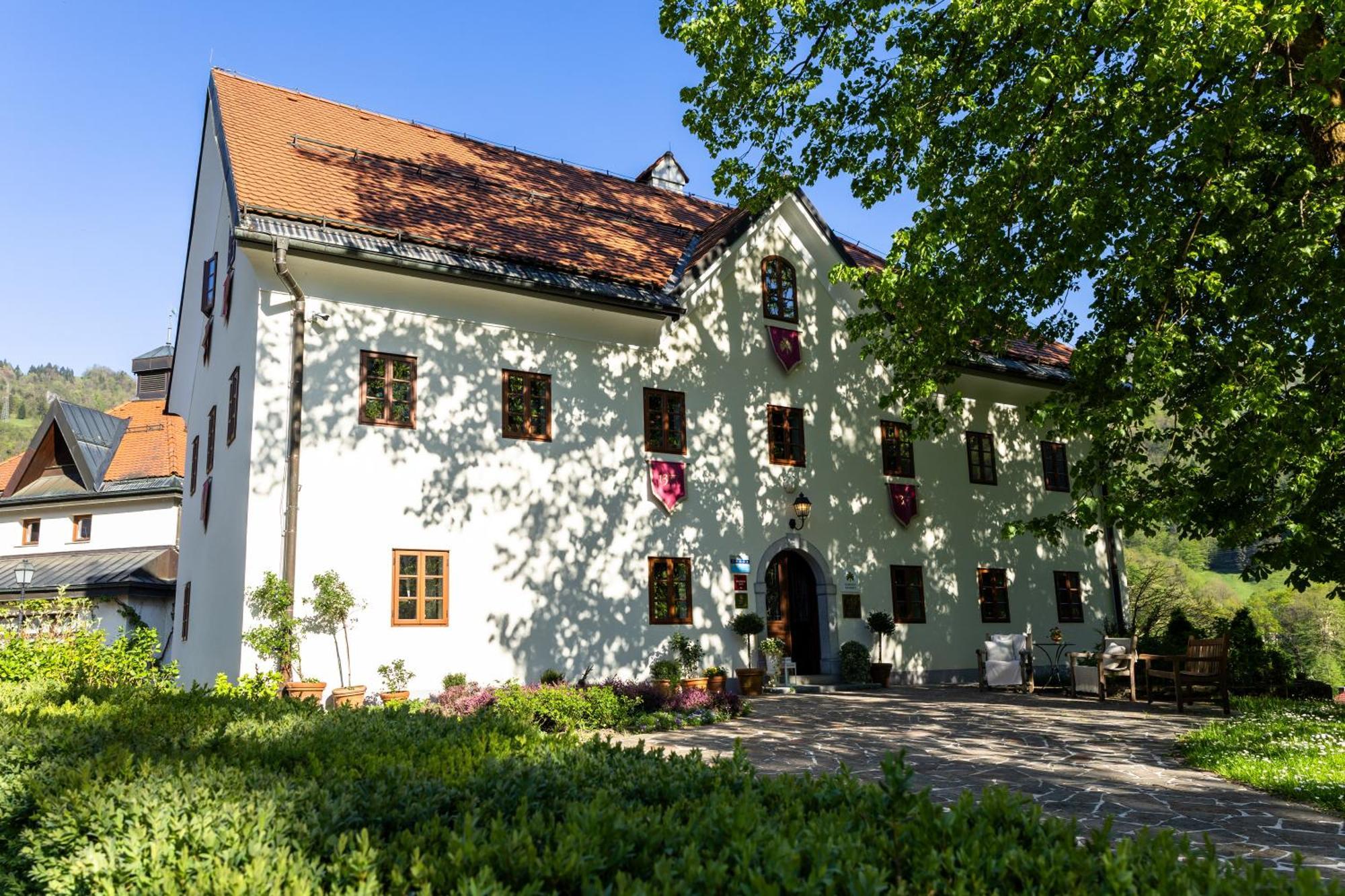 Kendov Dvorec Spodnja Idrija Exterior photo