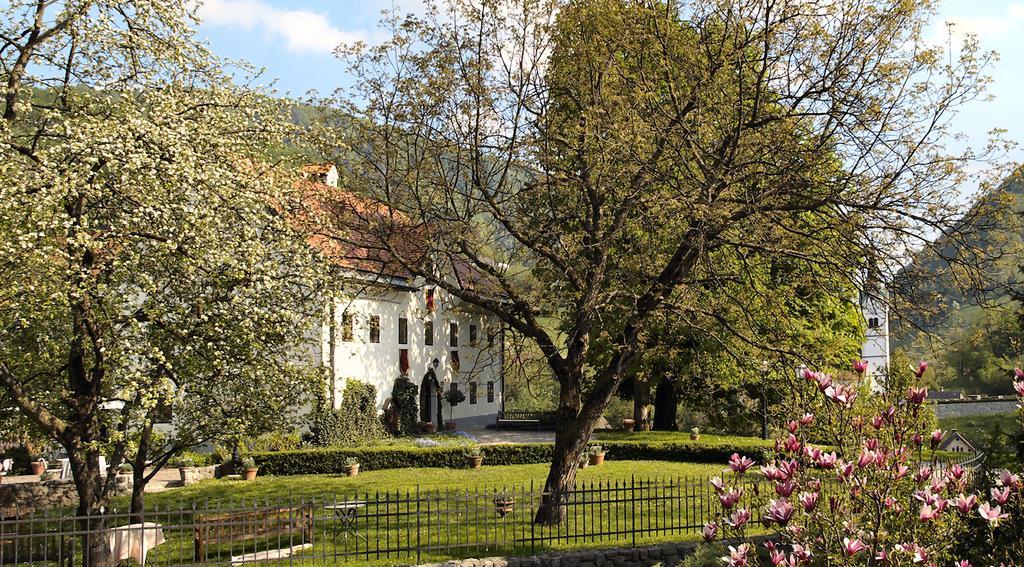 Kendov Dvorec Spodnja Idrija Exterior photo
